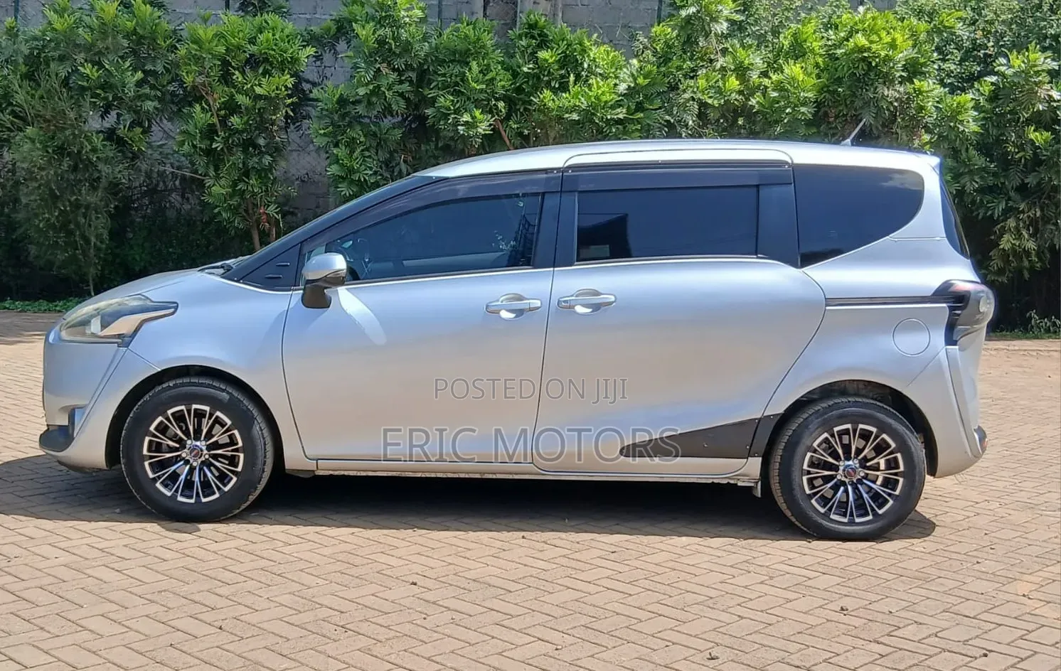 Toyota Sienta 2018 Silver