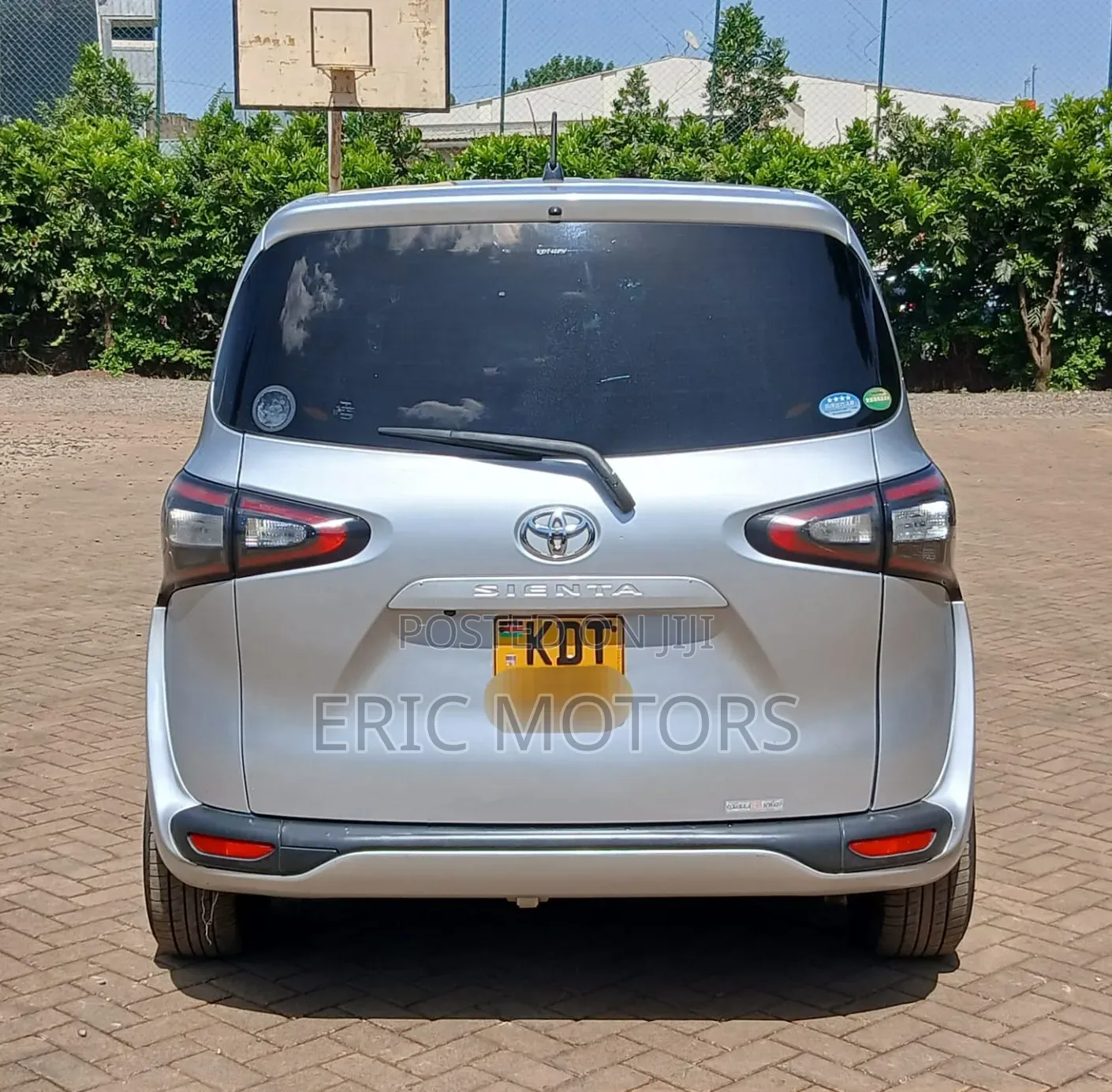 Toyota Sienta 2018 Silver