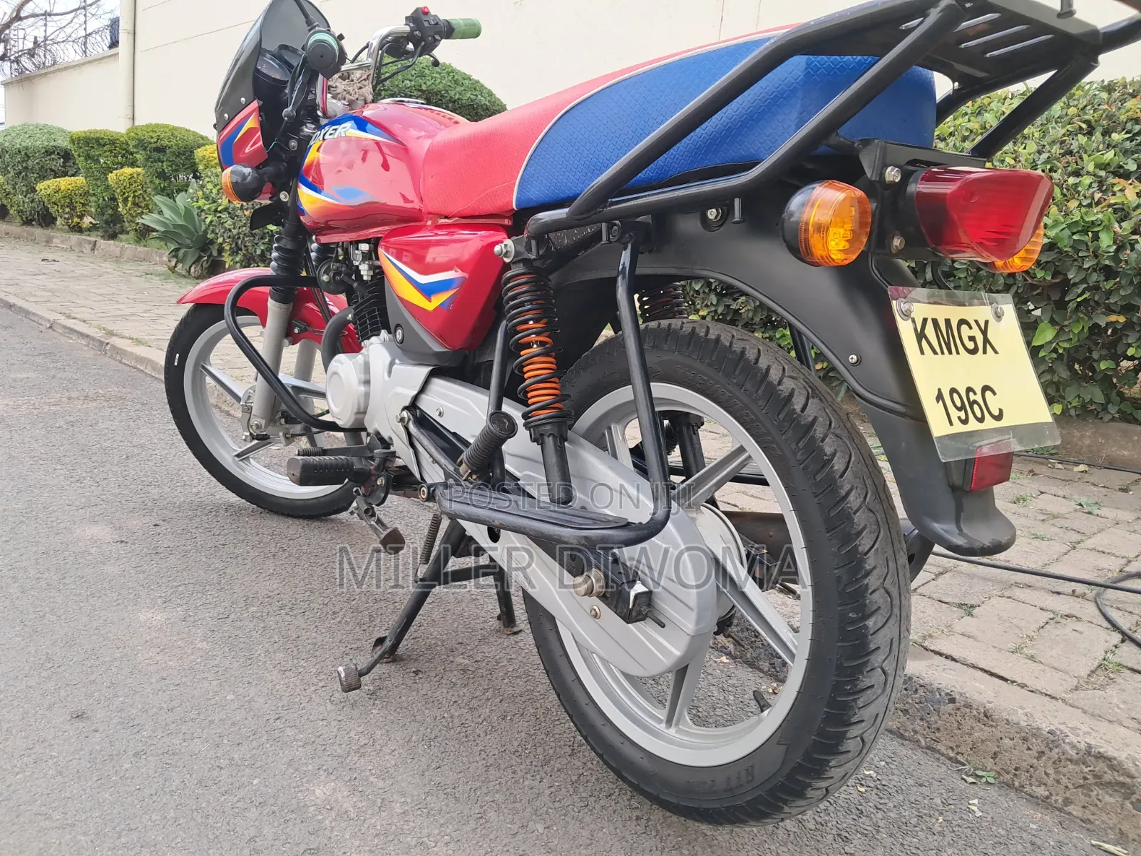 Bajaj Boxer 125 2025 Red