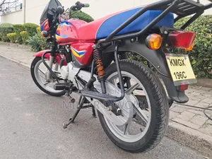 Bajaj Boxer 125 2025 Red
