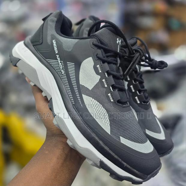 Under Armour Sneakers