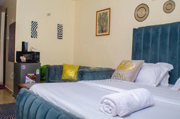 Modern Studio Airbnb in Ruaka | Wifi, Netflix, Parking Security - thumbnail 3