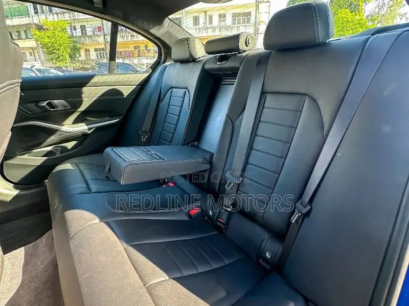BMW 320i Sedan RWD 2019 Blue