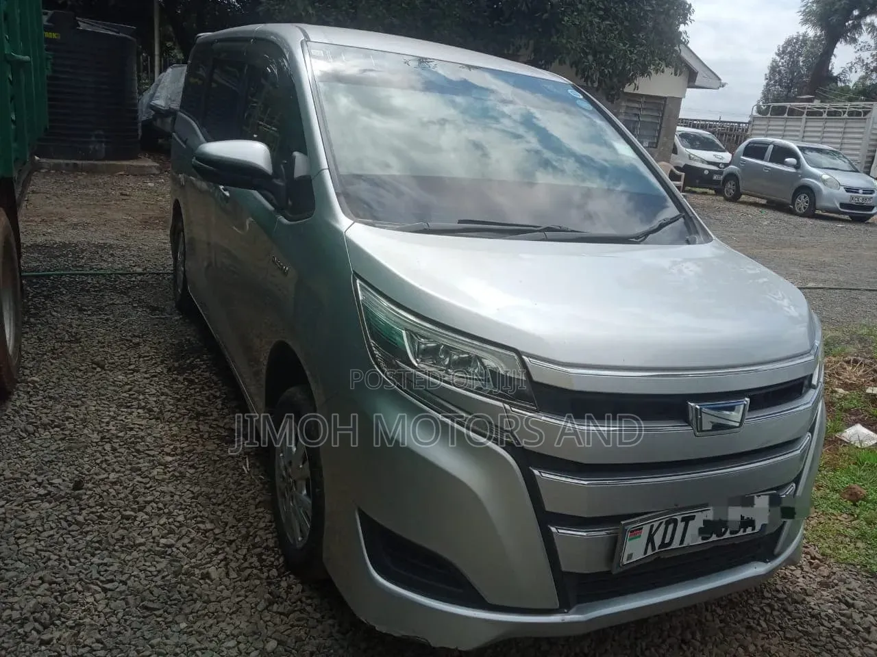 Toyota Noah 2018 Silver