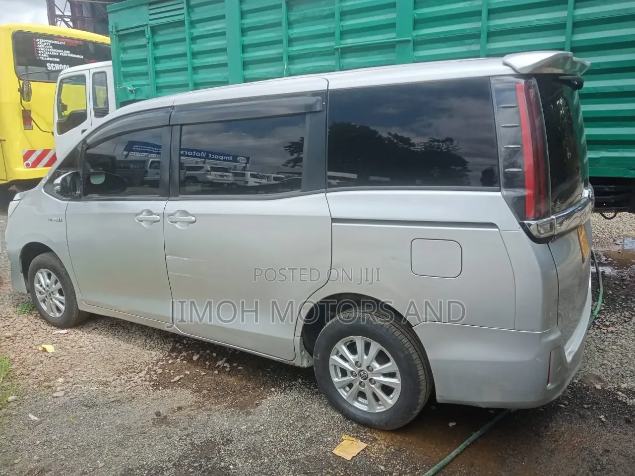 Toyota Noah 2018 Silver