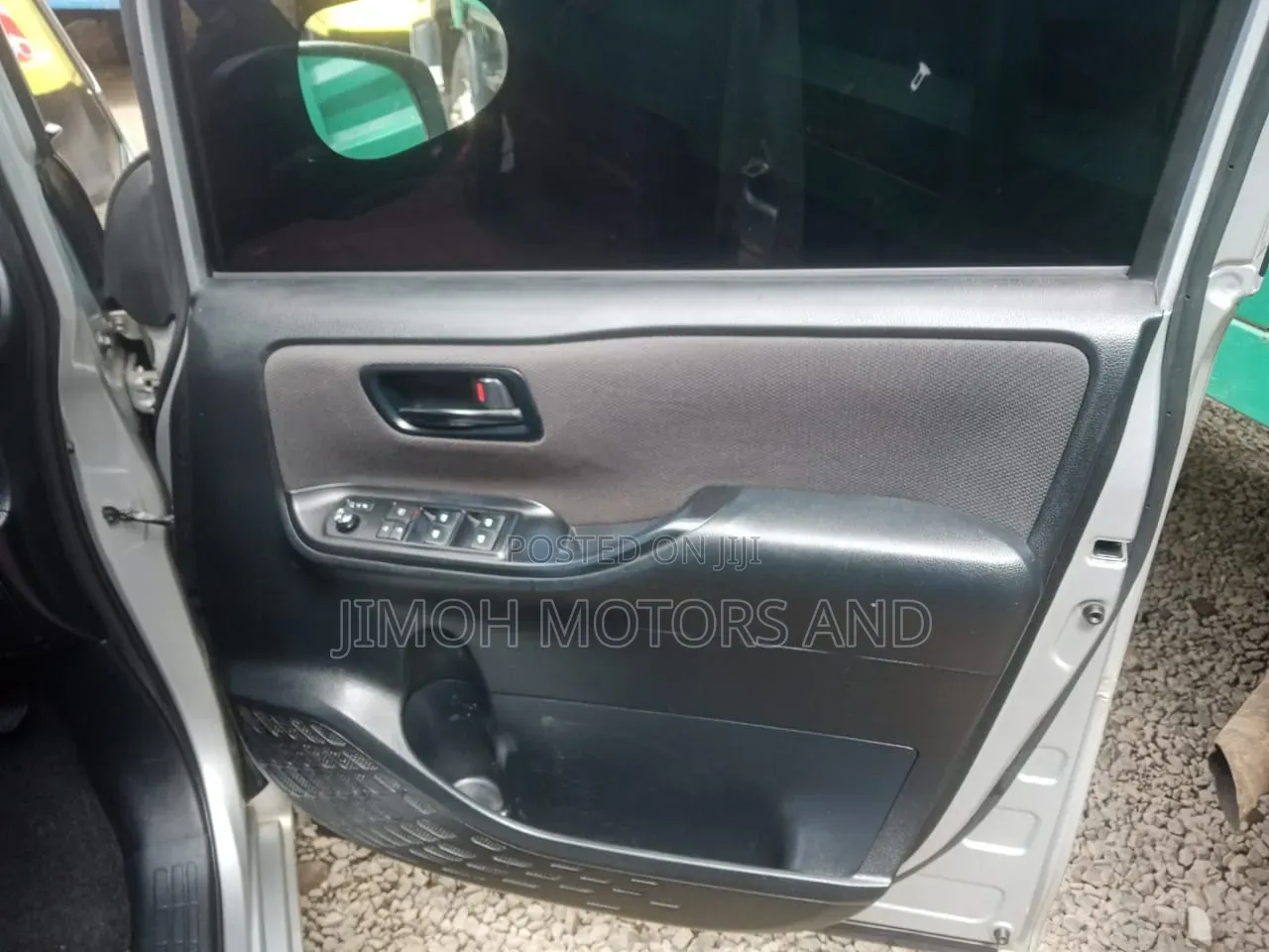 Toyota Noah 2018 Silver