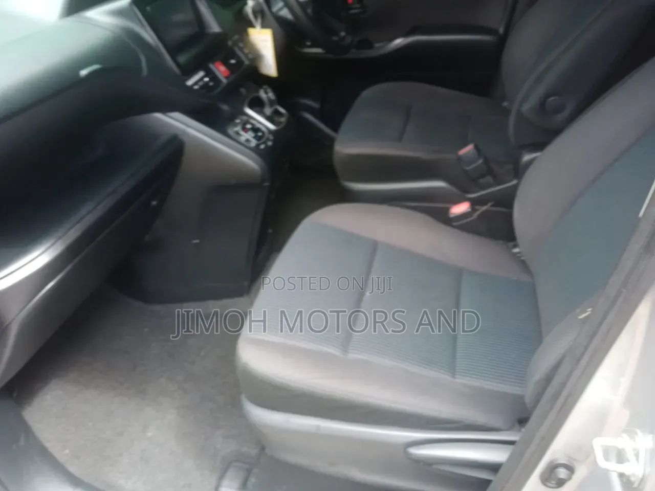 Toyota Noah 2018 Silver
