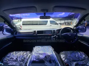 Toyota Grand HiAce 2019 White