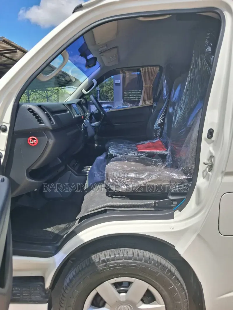 Toyota Grand HiAce 2019 White