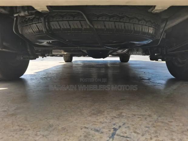Toyota Grand HiAce 2019 White - thumbnail 9