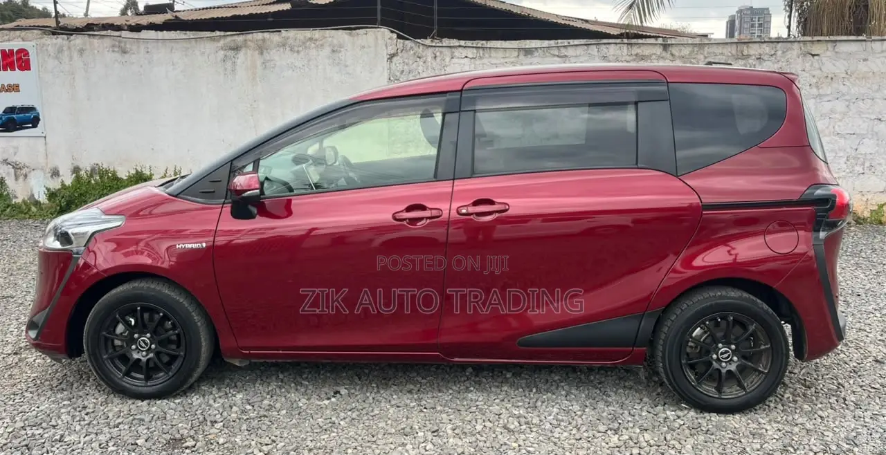 Toyota Sienta 2019 Red