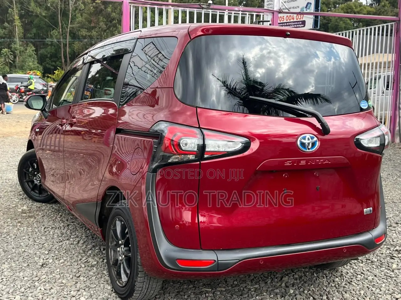 Toyota Sienta 2019 Red