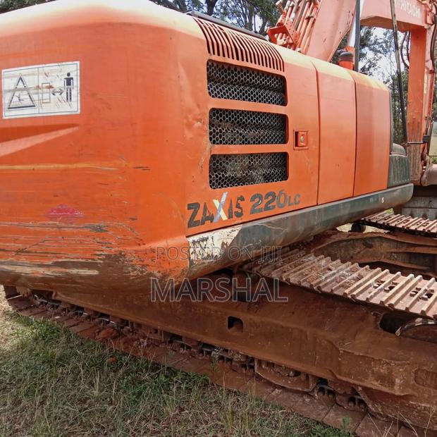Hitachi Zaxis 220 Excavator