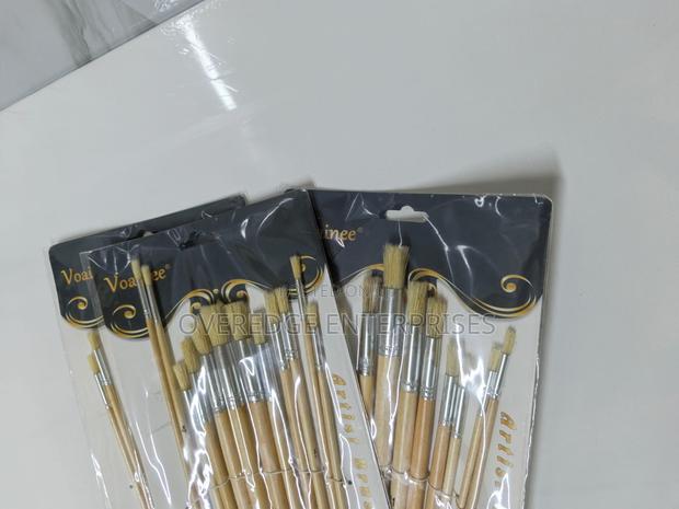 Artist Brushes Available for Painters and Arts