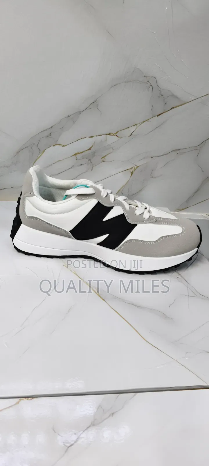 New Balance 327