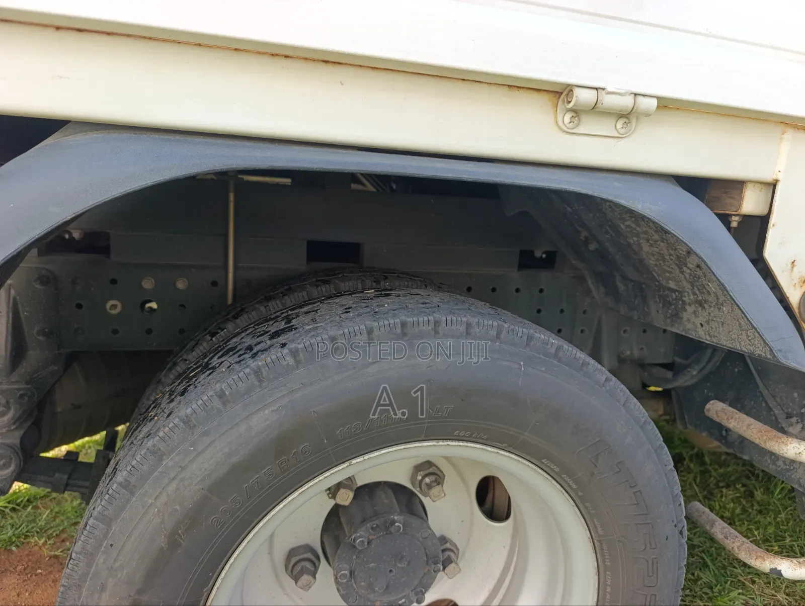 Isuzu Elf 3000kgs With Front/ Rear Leaf Springs