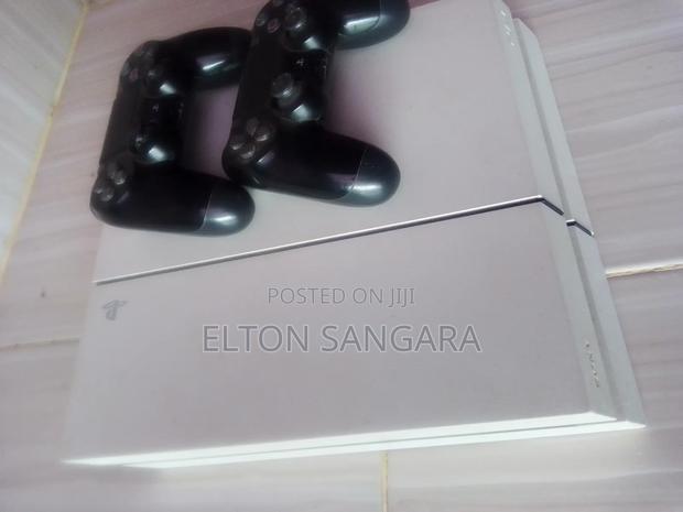 Playstation 4 (Ps4)500gb + Game - thumbnail 2