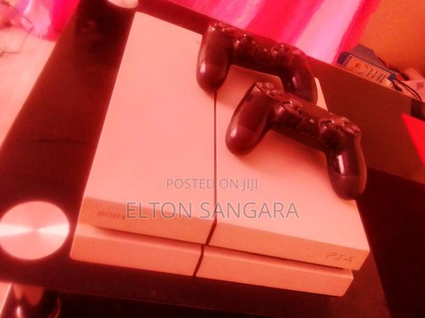 Playstation 4 (Ps4)500gb + Game - thumbnail 3