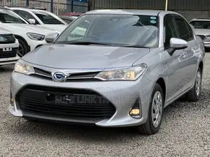 Toyota Axio 1.5 Hybrid 2WD 2019 Silver