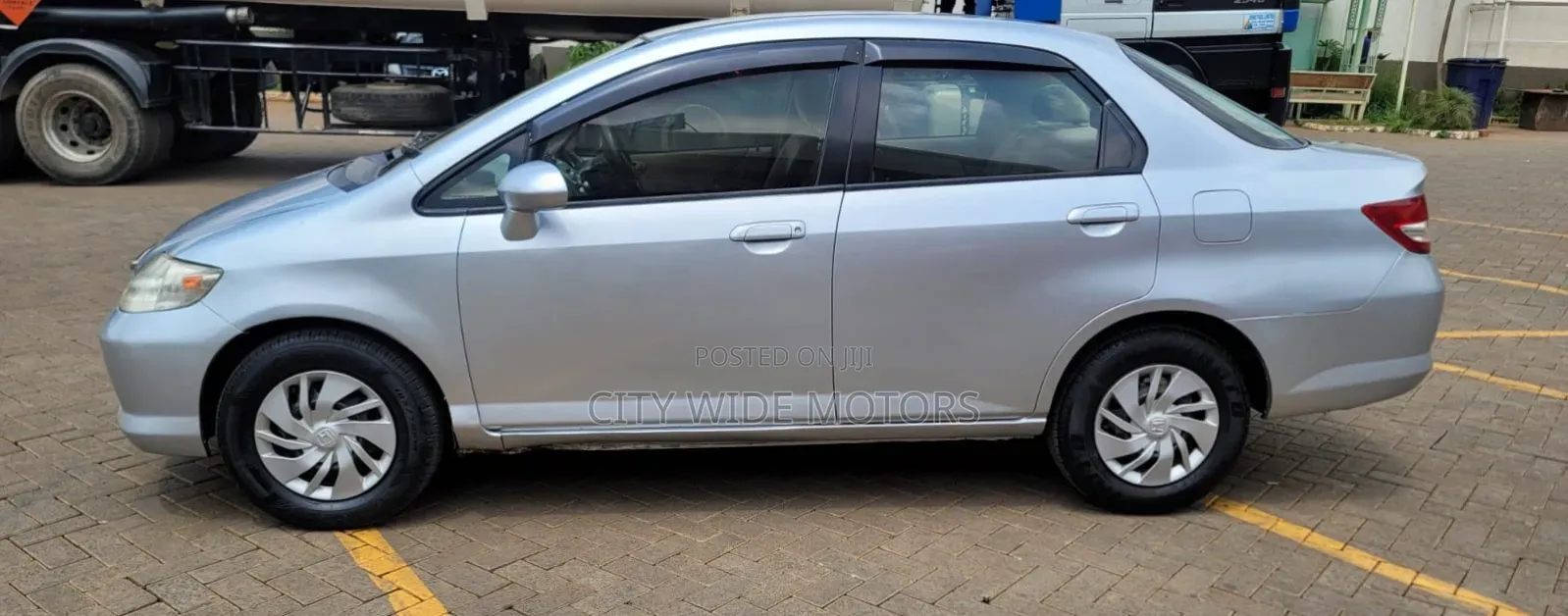 Honda Fit Aria 2005 Silver