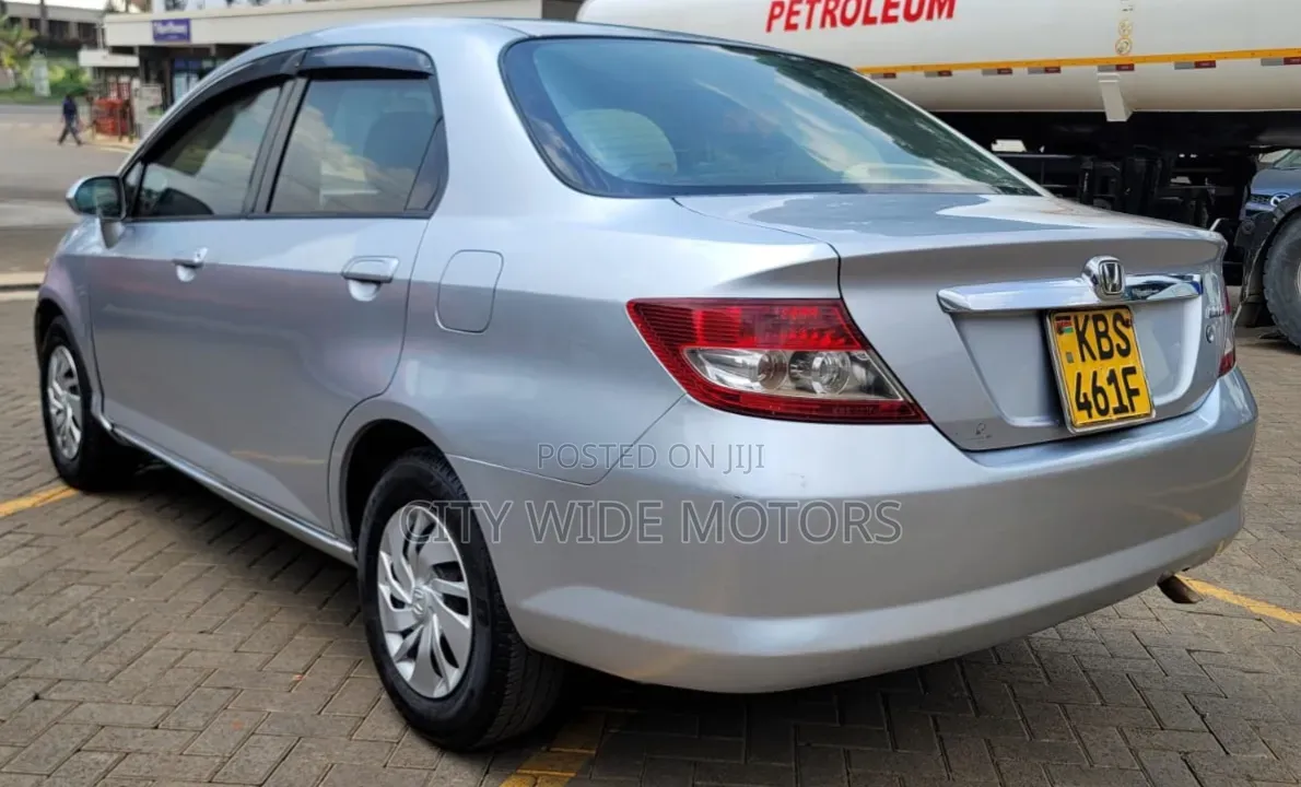 Honda Fit Aria 2005 Silver