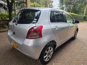 Toyota Vitz 2006 Silver