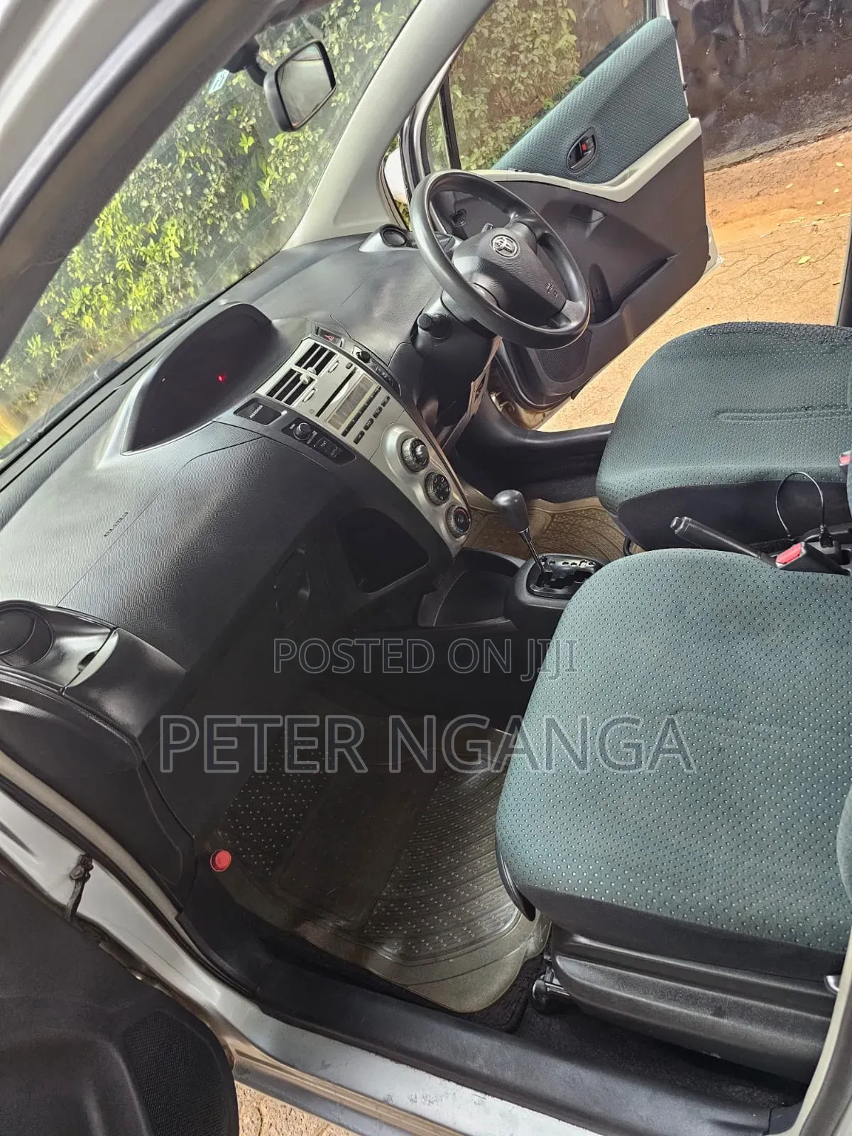 Toyota Vitz 2006 Silver