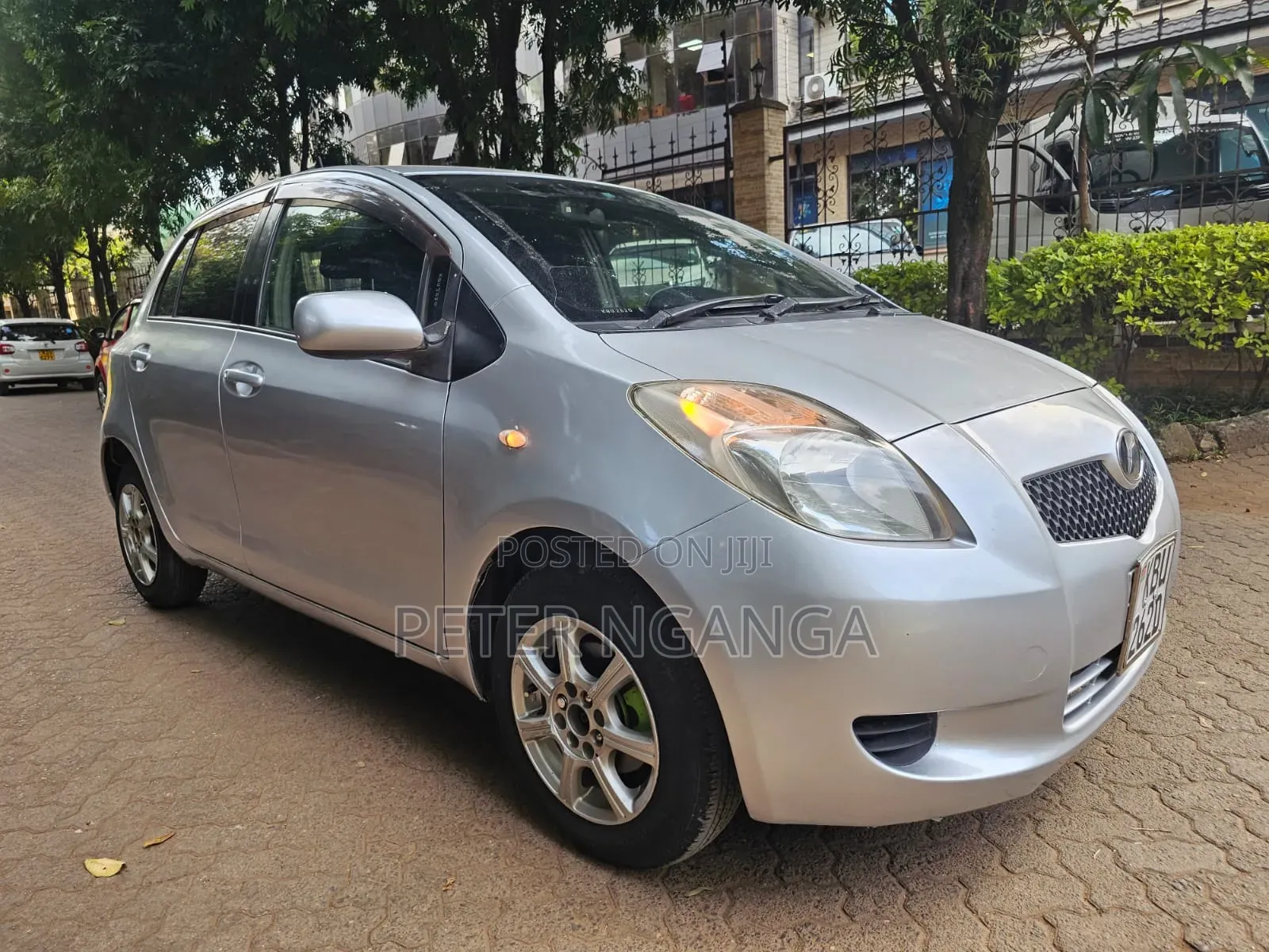Toyota Vitz 2006 Silver