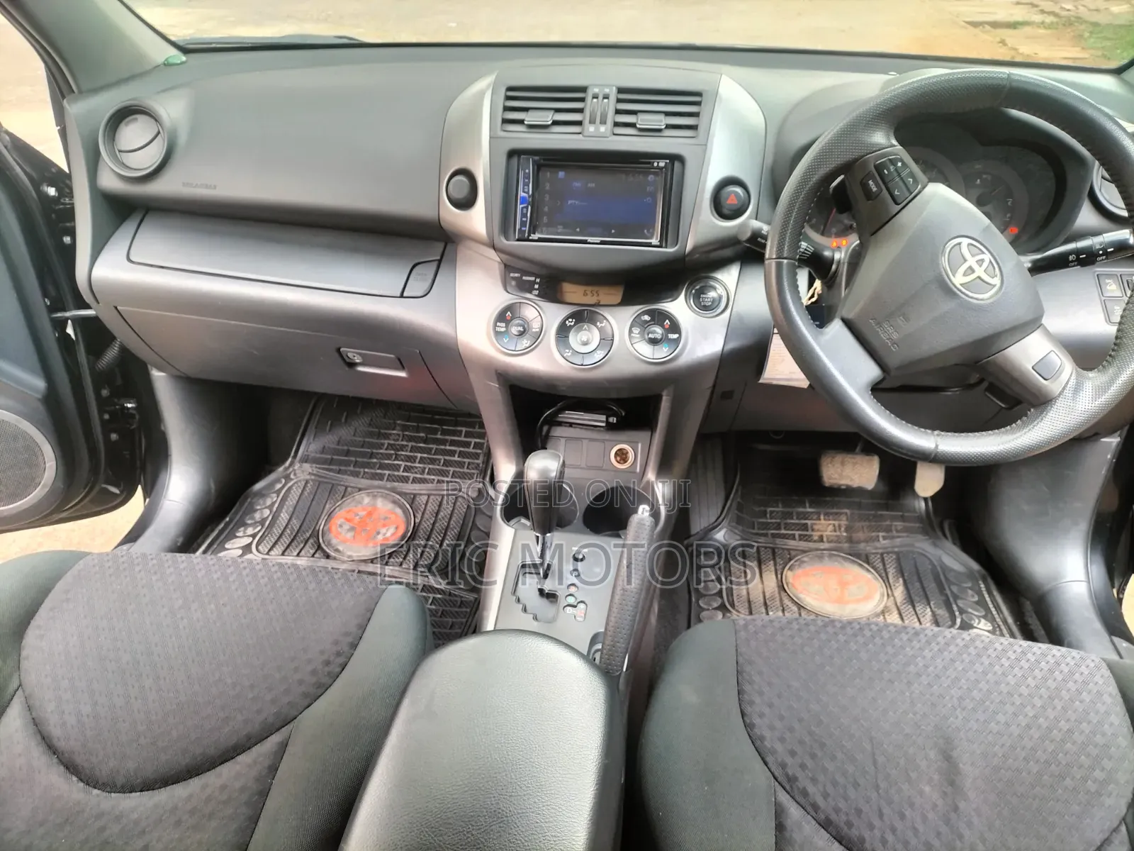 Toyota Vanguard 2013 Black