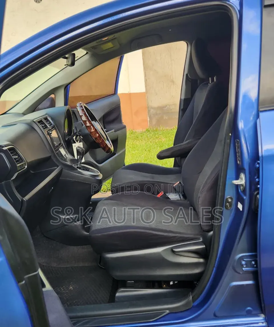 Subaru Trezia 2011 Blue
