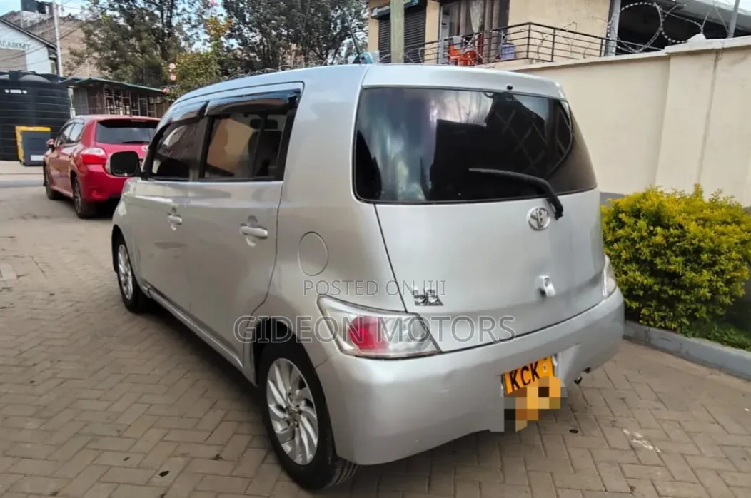 Toyota bB 2009 Silver