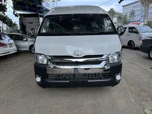 Toyota HiAce 2019 White
