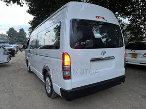 Toyota HiAce 2019 White