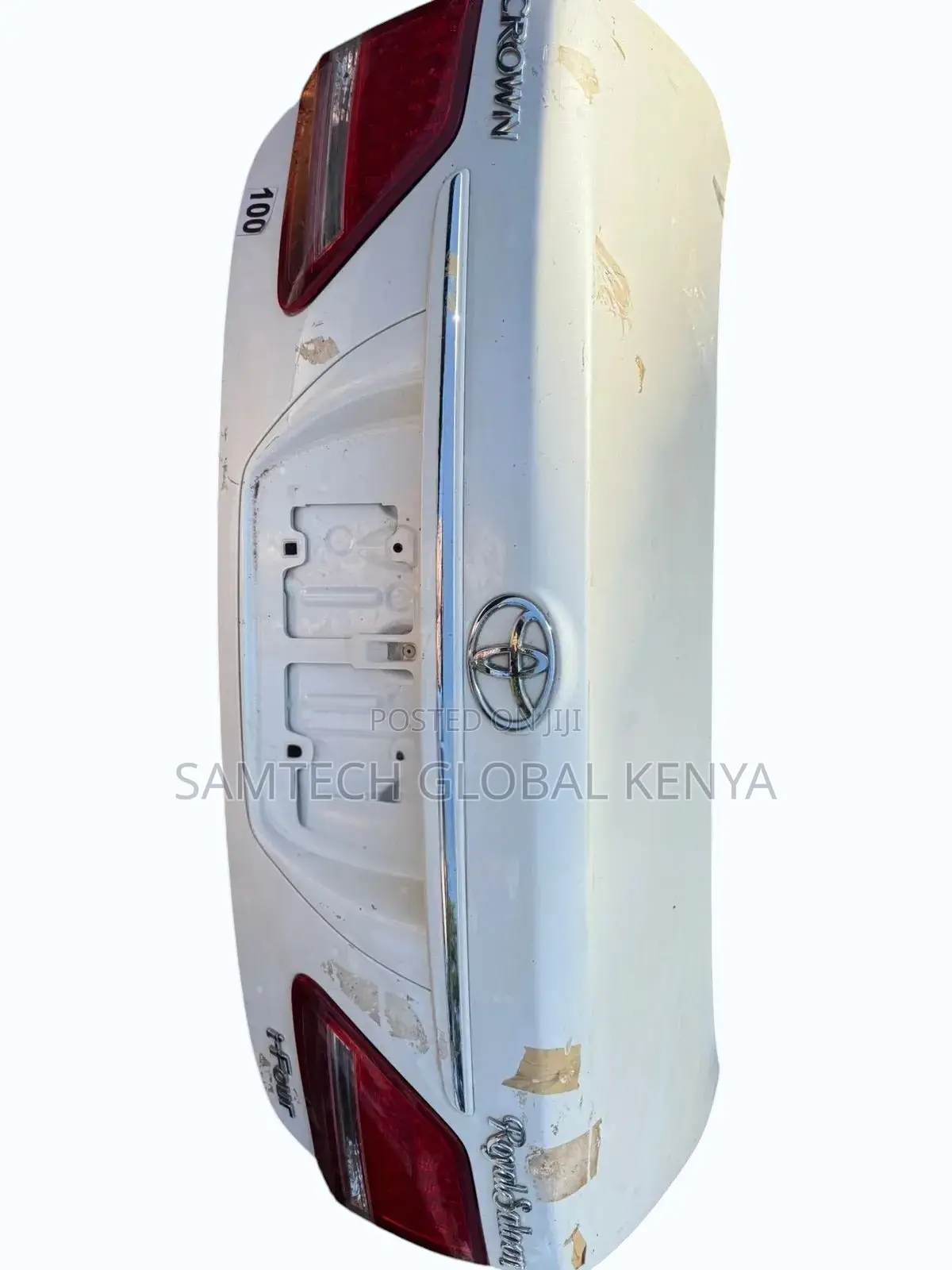 Toyota Crown Royalsalon Boot