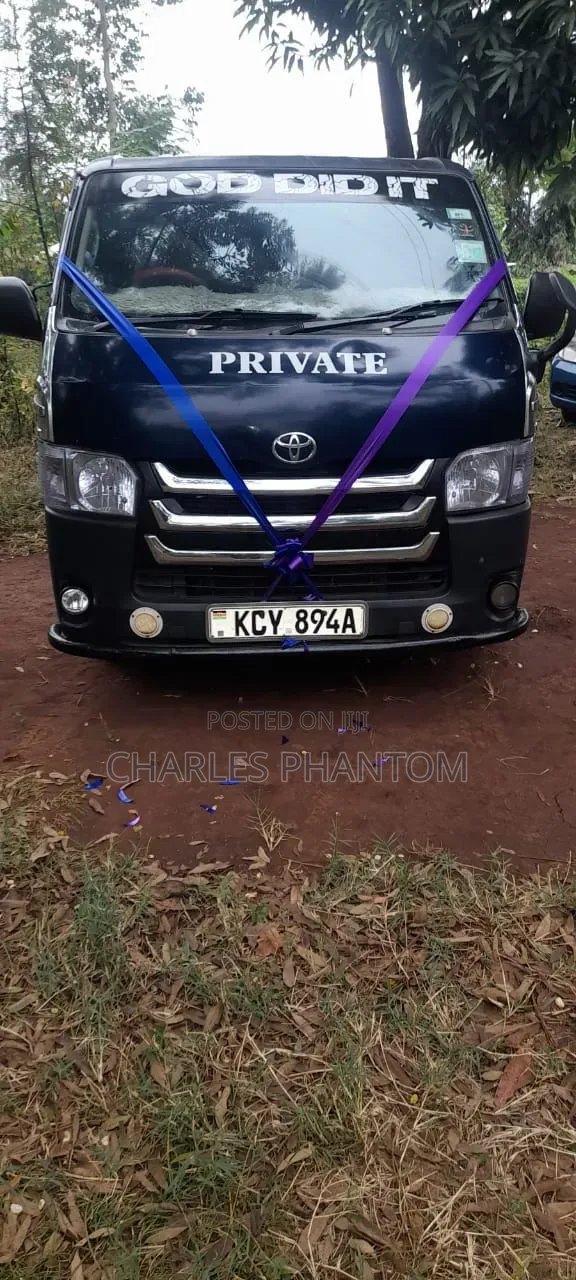 Toyota HiAce 2013 Blue