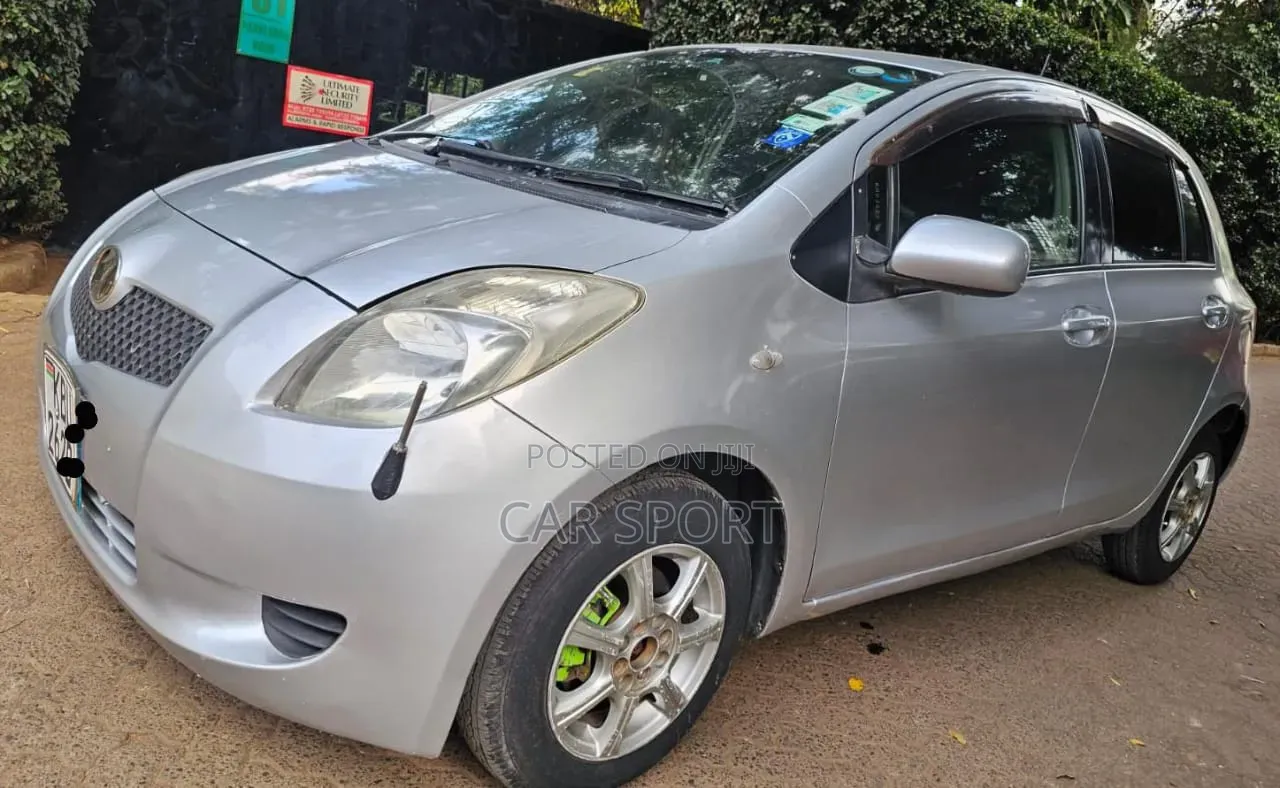 Toyota Vitz 2007 Silver
