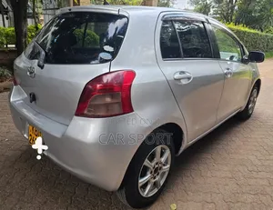 Toyota Vitz 2007 Silver