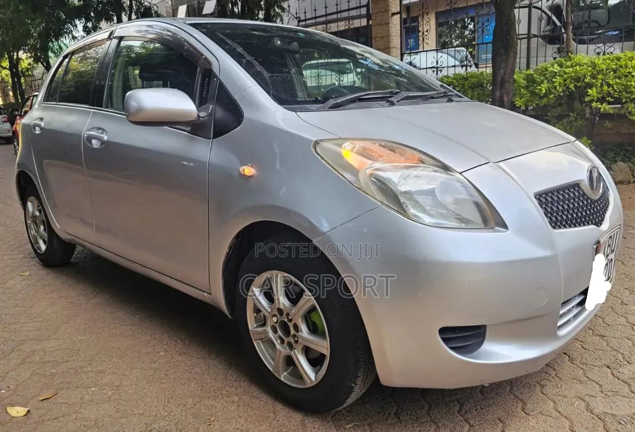 Toyota Vitz 2007 Silver