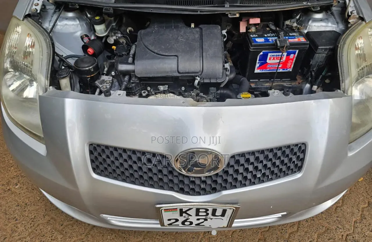 Toyota Vitz 2007 Silver