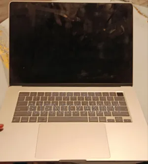Laptop Apple MacBook Air 2024 M3 8GB Apple M3 SSD 256GB