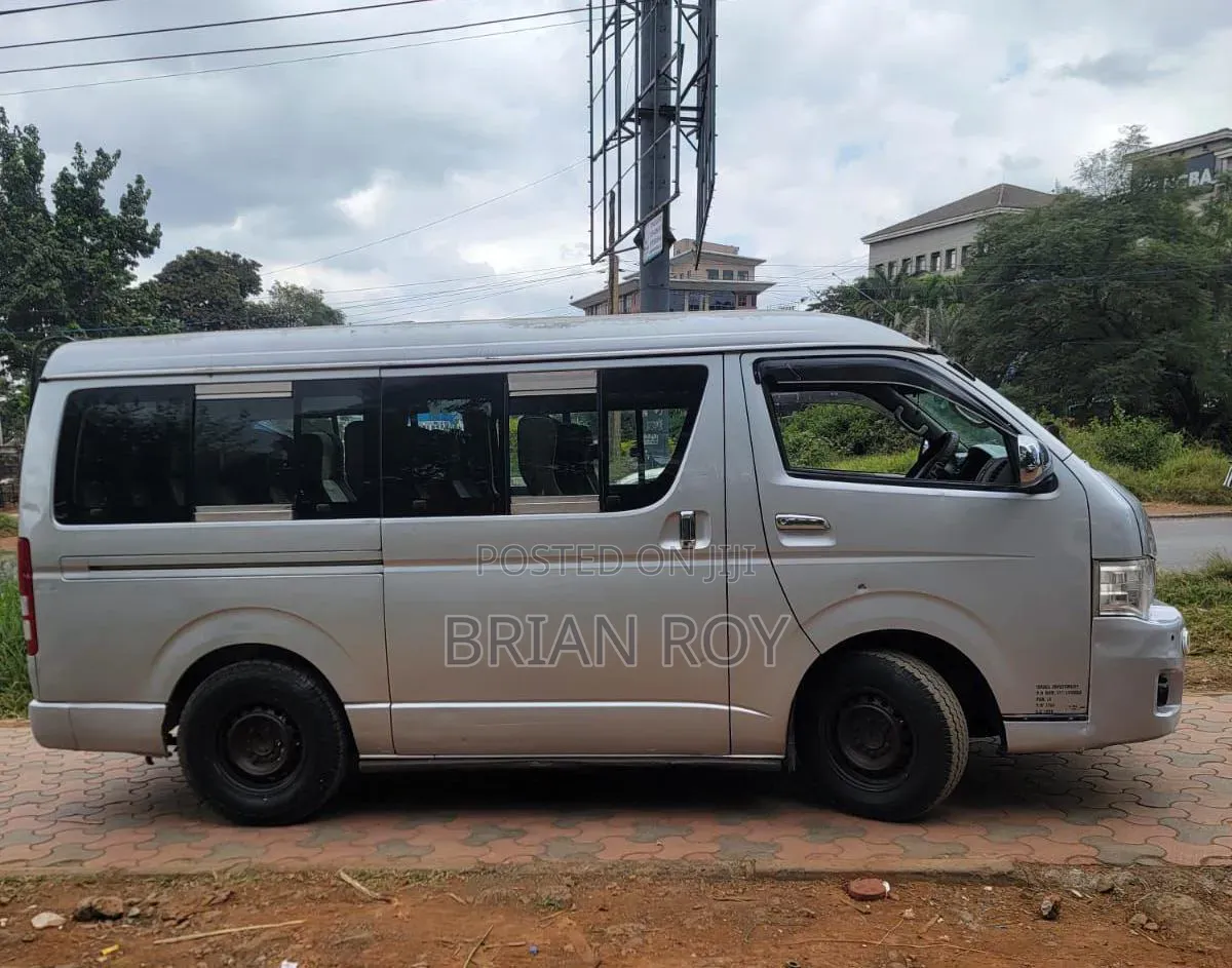 Toyota HiAce 2014 Silver
