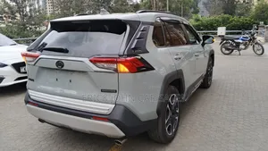 Toyota RAV4 Adventure 2019 Green
