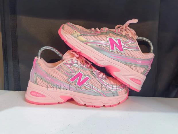 New Balance 740 Pink