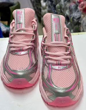 New Balance 740 Pink