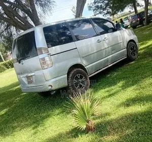 Toyota Voxy 2001 Silver
