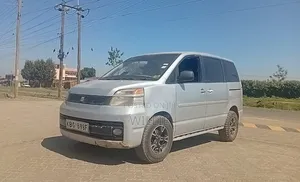 Toyota Voxy 2001 Silver