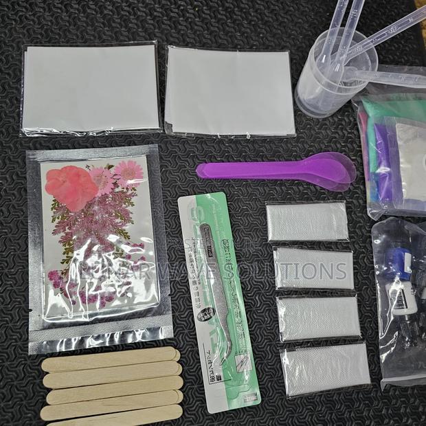 Clear Epoxy Resin and Accessories 1kg - thumbnail 2