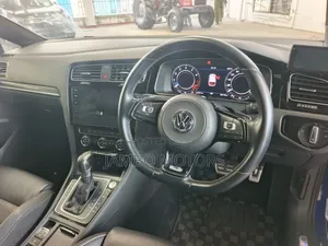 Volkswagen Golf R 4-Door w/DCC & Navigation 2019