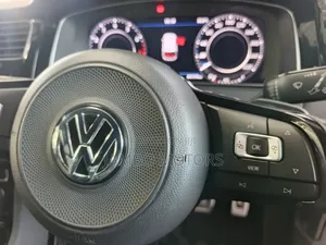 Volkswagen Golf R 4-Door w/DCC & Navigation 2019
