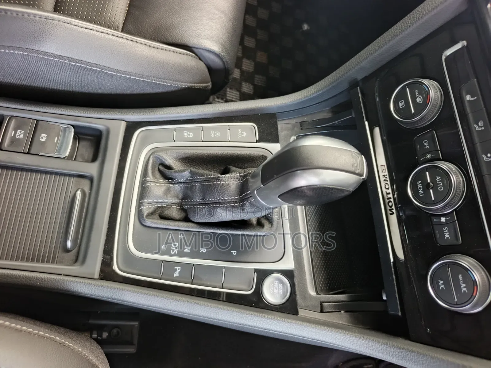 Volkswagen Golf R 4-Door w/DCC & Navigation 2019
